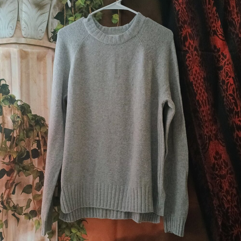 GUC: Time and Tru Sze. Large Gray Long Sleeve Crewneck Pullover Sweater